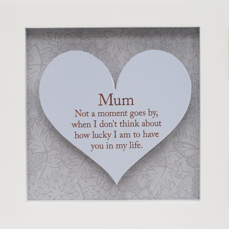 Foil sentiment close-up > Close-up of foil-blocked sentimental message inside the Mum hinged heart photo frame
