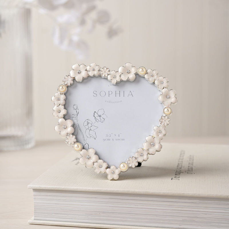 Sophia Classic Daisy 4 x 6 Heart Frame - White