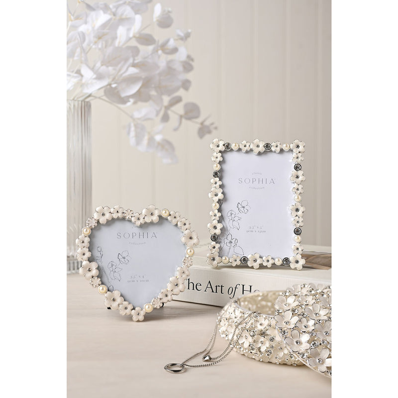 Sophia Classic Daisy 4 x 6 Heart Frame - White